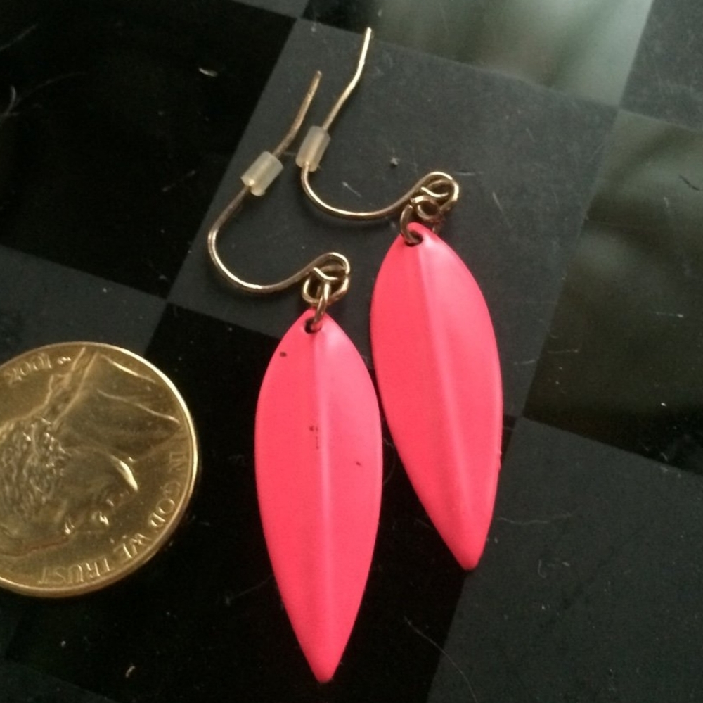 Vintage hot pink metal Earrings